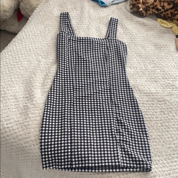 H&M Dresses & Skirts - fitted short dress